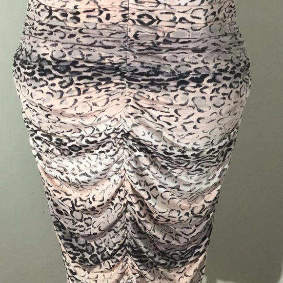 Cache Ruched Cheetah Dress - Picture 5 of 6